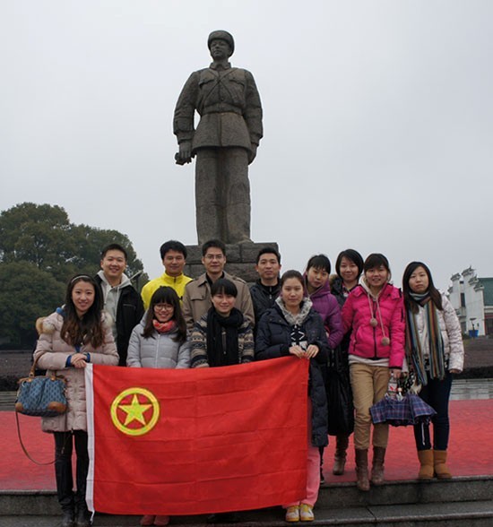 “学雷锋，献爱心”——中国共产主义青年团华体买球委员会开展慰问贫困学生助学活动